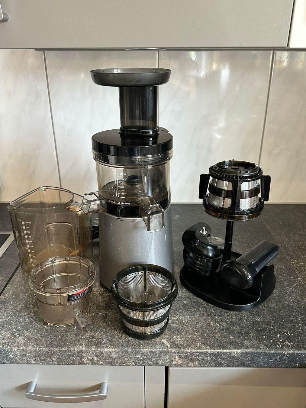 Hurom Elettrodomestici da cucina: Hurom  H-AA Entsafter – Usato da Bern venduto da Buybest24 1