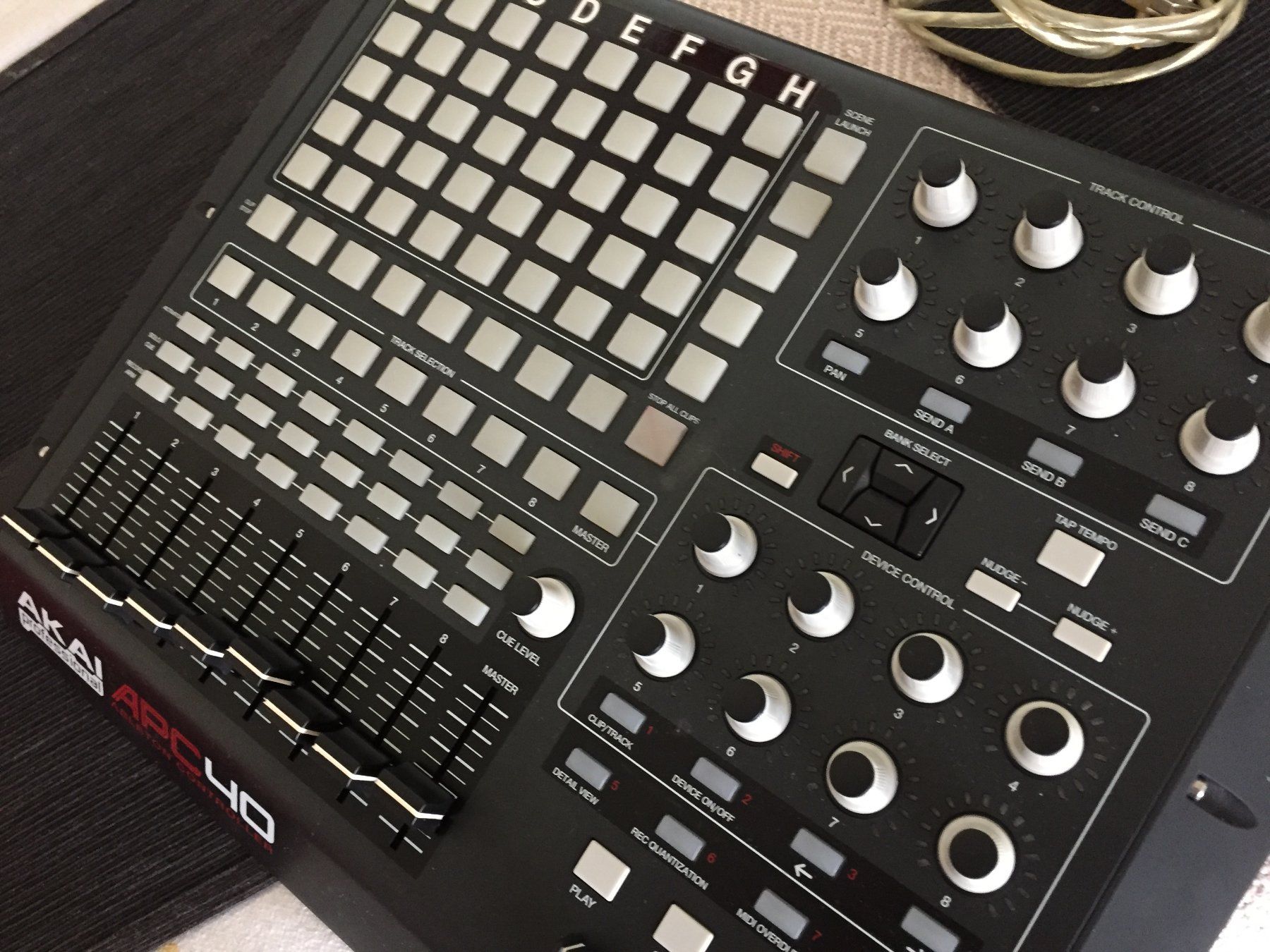 Akai Studioequipment: AKAI APC 40 midi usb controller Ableton – Gebraucht aus Lausanne von  2