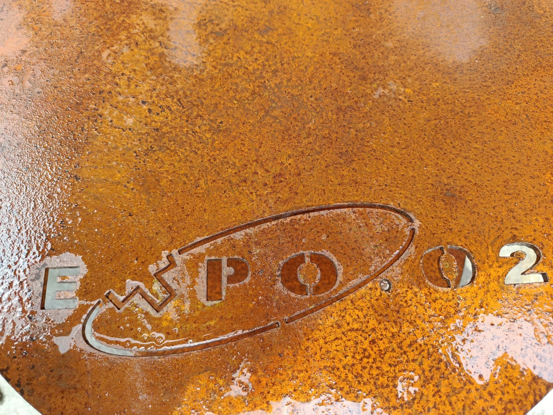 Tavoli: Bartisch von der Expo.02 rostig – Usato da Schönenberg ZH venduto da A-H 1