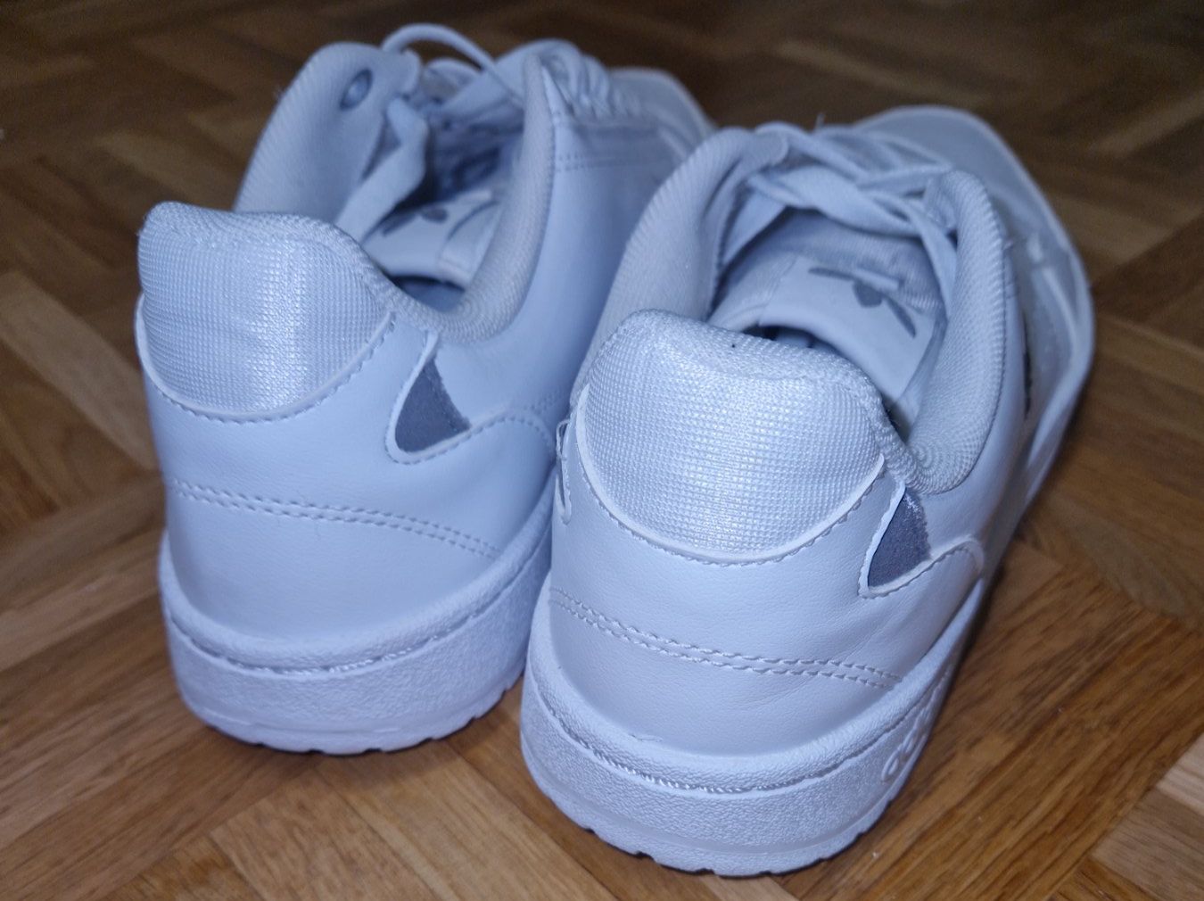 Adidas Scarpe da donna: Adidas Sneaker Gr. 40 2/3 weiss – Usato da Fällanden venduto da McSunny 5