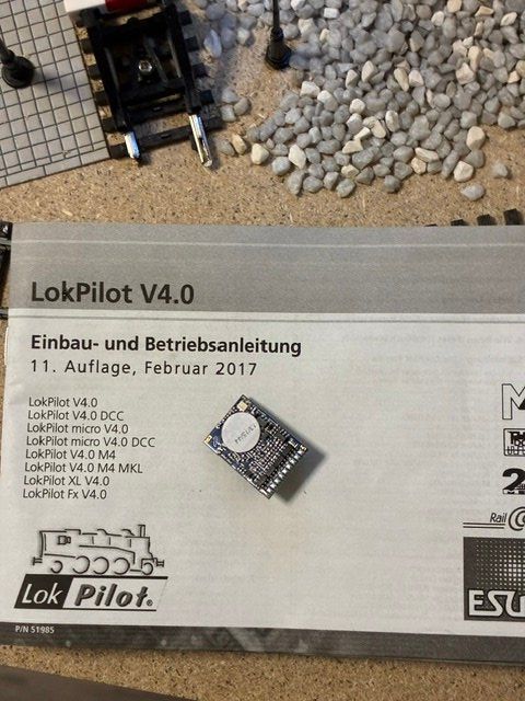 Esu Modellini di ferrovie: 2 x ESU LokPilot V4.0 M4 Digitaldecoder ungebraucht 64617 – Nuovo e nell'imballaggio originale da Leuzigen venduto da bnbz101 3