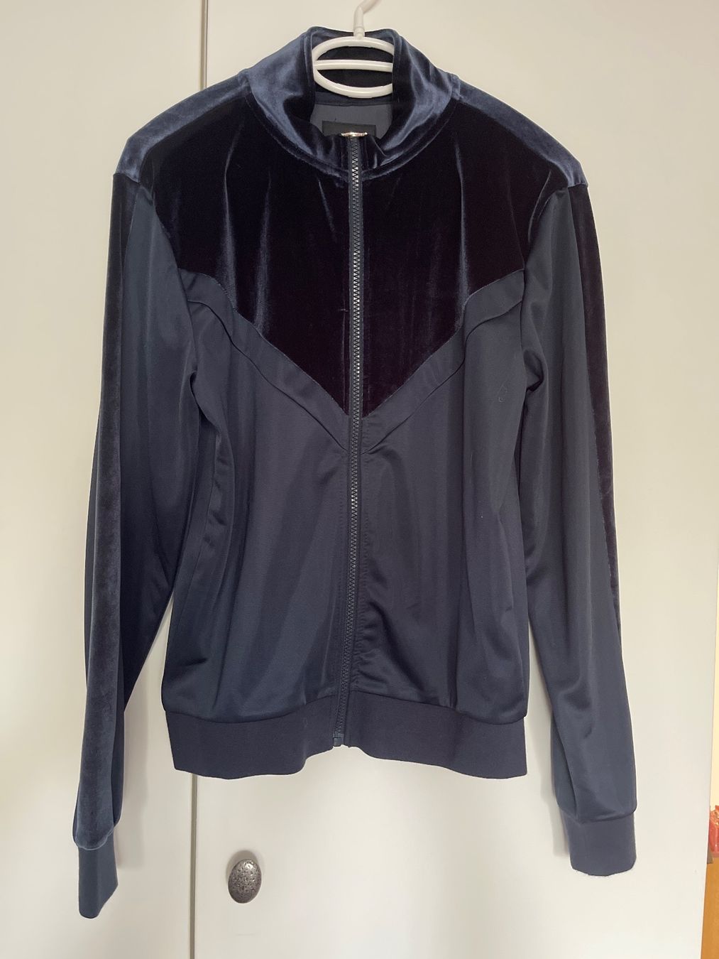 Guess Giacche: Blaue Guess Jacke in Gr. S – Nuovo (secondo la descrizione) da Niederwangen BE venduto da Diva_74