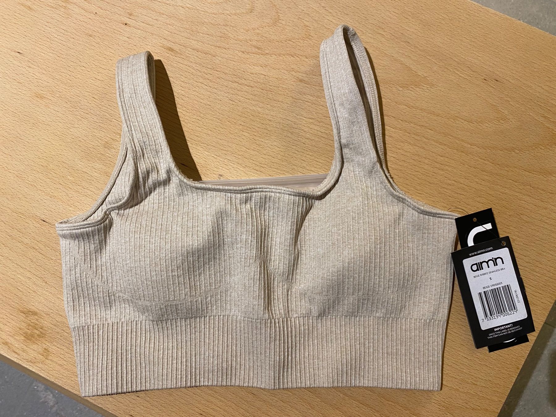 Top: Aimn beige ribbed seamless bra – Nuovo e nell'imballaggio originale da Zürich venduto da pran123