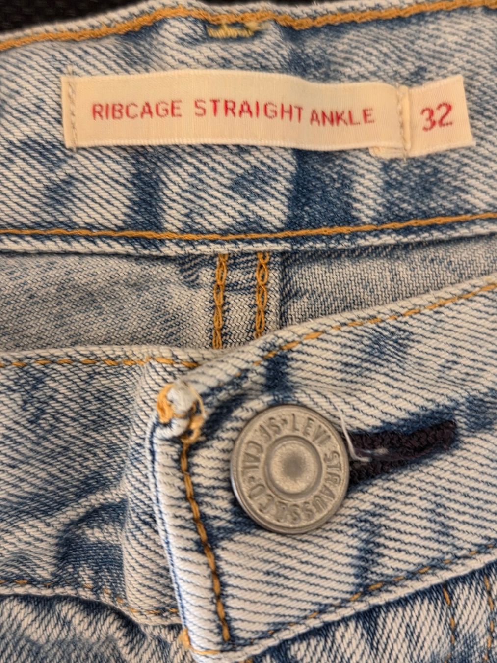 Levi's Jeans: Levi's Ribcage Straight Ankle Gr.32 – Nuovo (secondo la descrizione) da Winterthur venduto da Annie-Hall 1