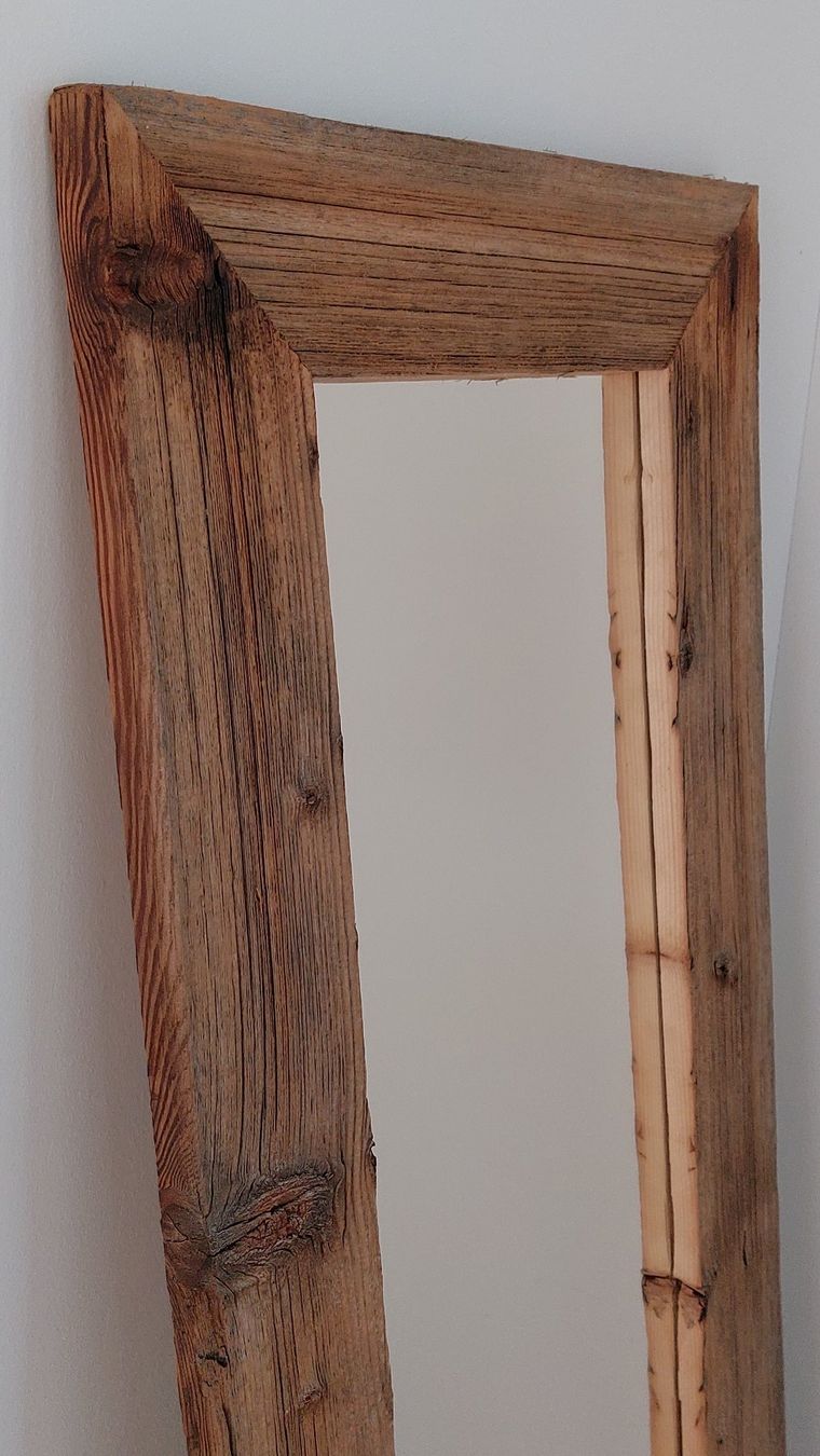 Specchi: Spiegel mit einem Rahmen aus einem Altholzbrett – Nuovo e nell'imballaggio originale da Egnach venduto da Oldwoodstyle 9