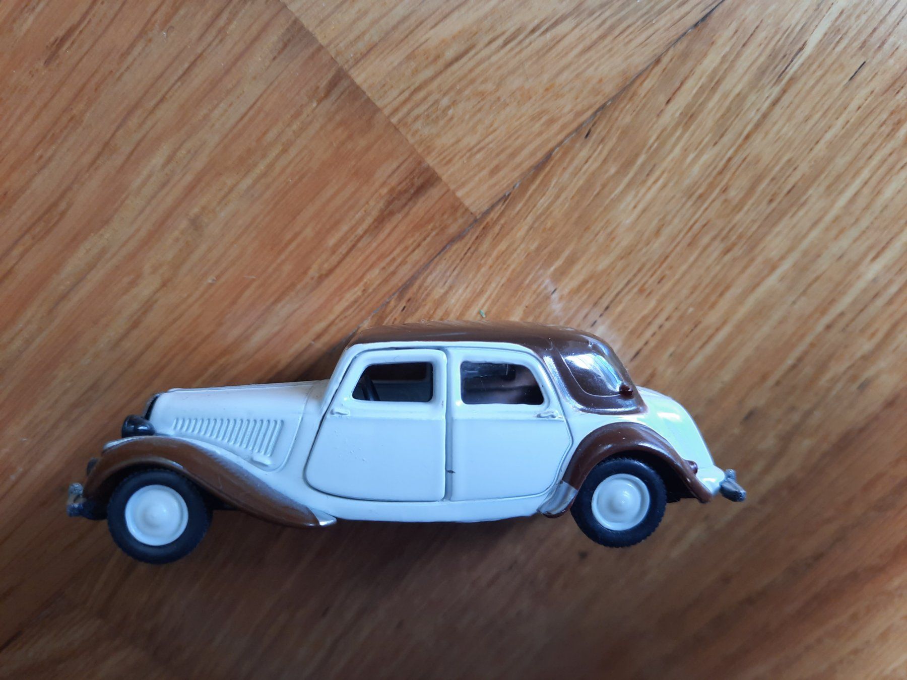 Modellini d'auto: Modellauto Lot – Usato da Luzern venduto da Namruk01 4
