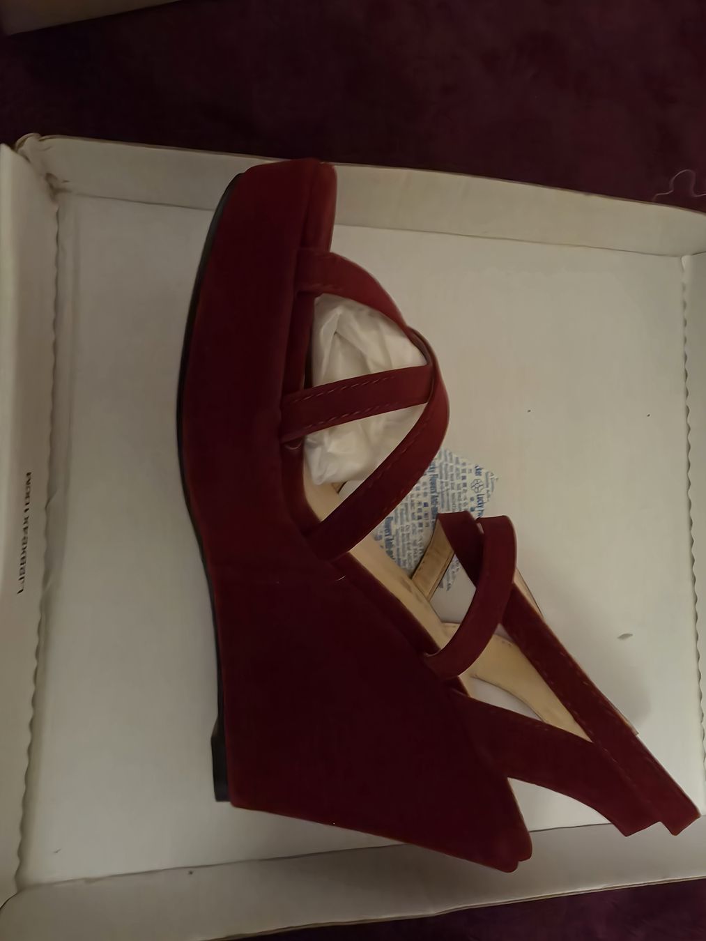 Damenschuhe: sandales taille 37 rouges neuves – Neu und originalverpackt aus Corcelles-Payerne von Shielddd 1