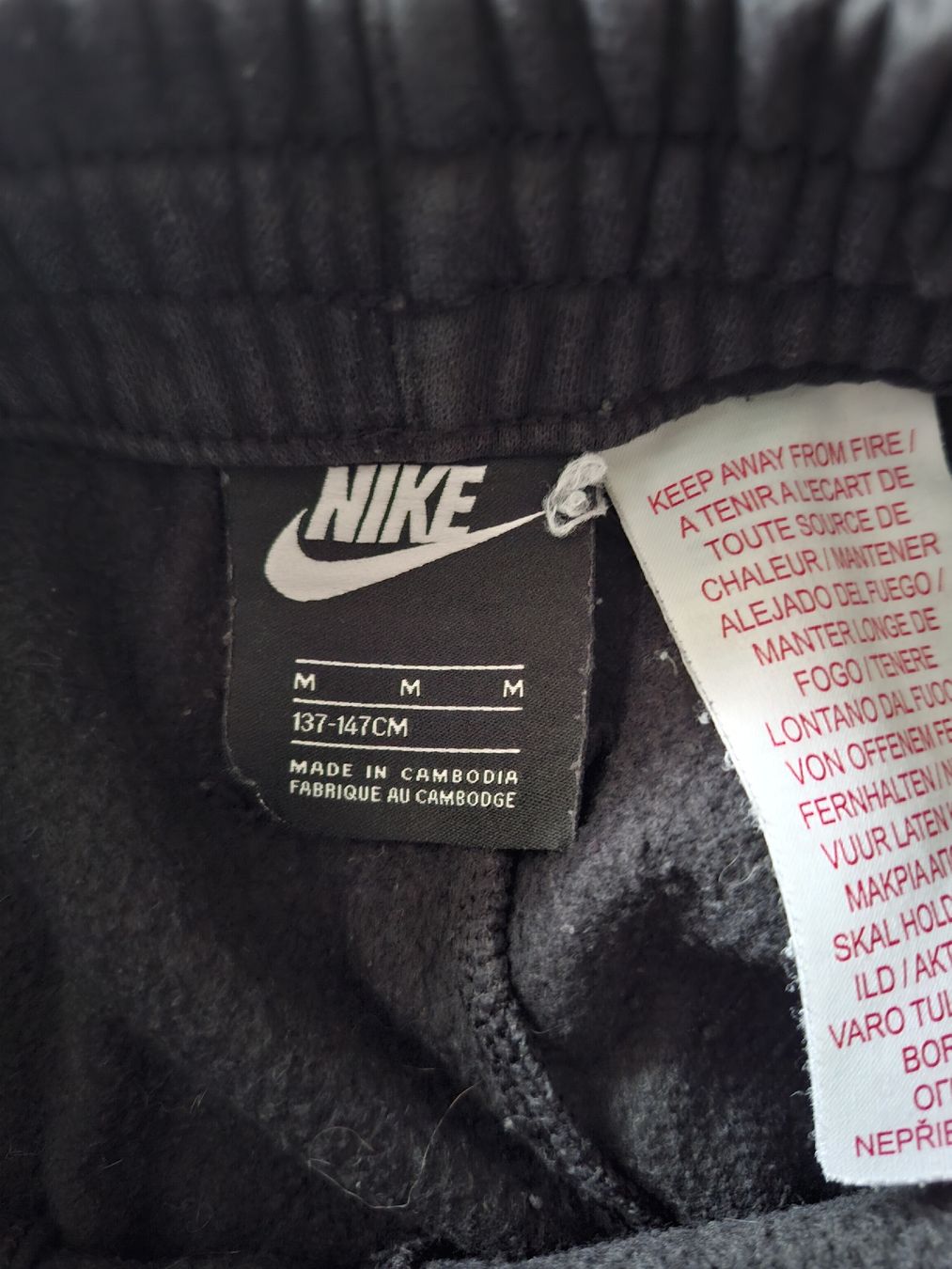 Nike Pantaloni: Nike Trainerhose Kinder – Usato da Hunzenschwil venduto da sputnik26 2