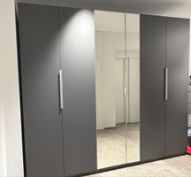 Toller geräumiger Kleiderschrank IKEA - wie neu