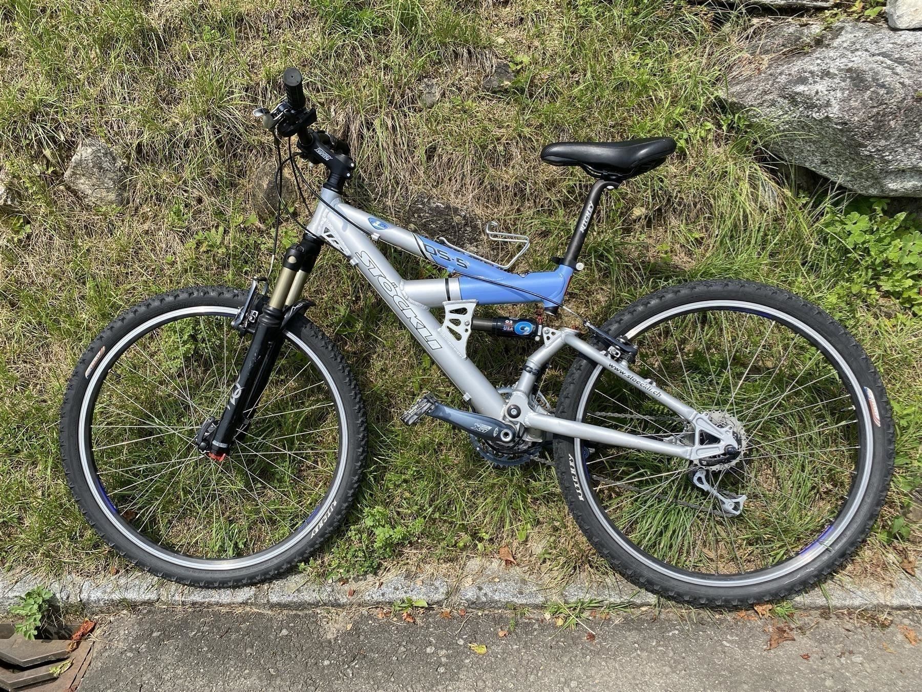 Stöckli Biciclette: Stöckli Mountainbike Fully / Hellblau-Silber – Usato da Gersau venduto da Sidharta7