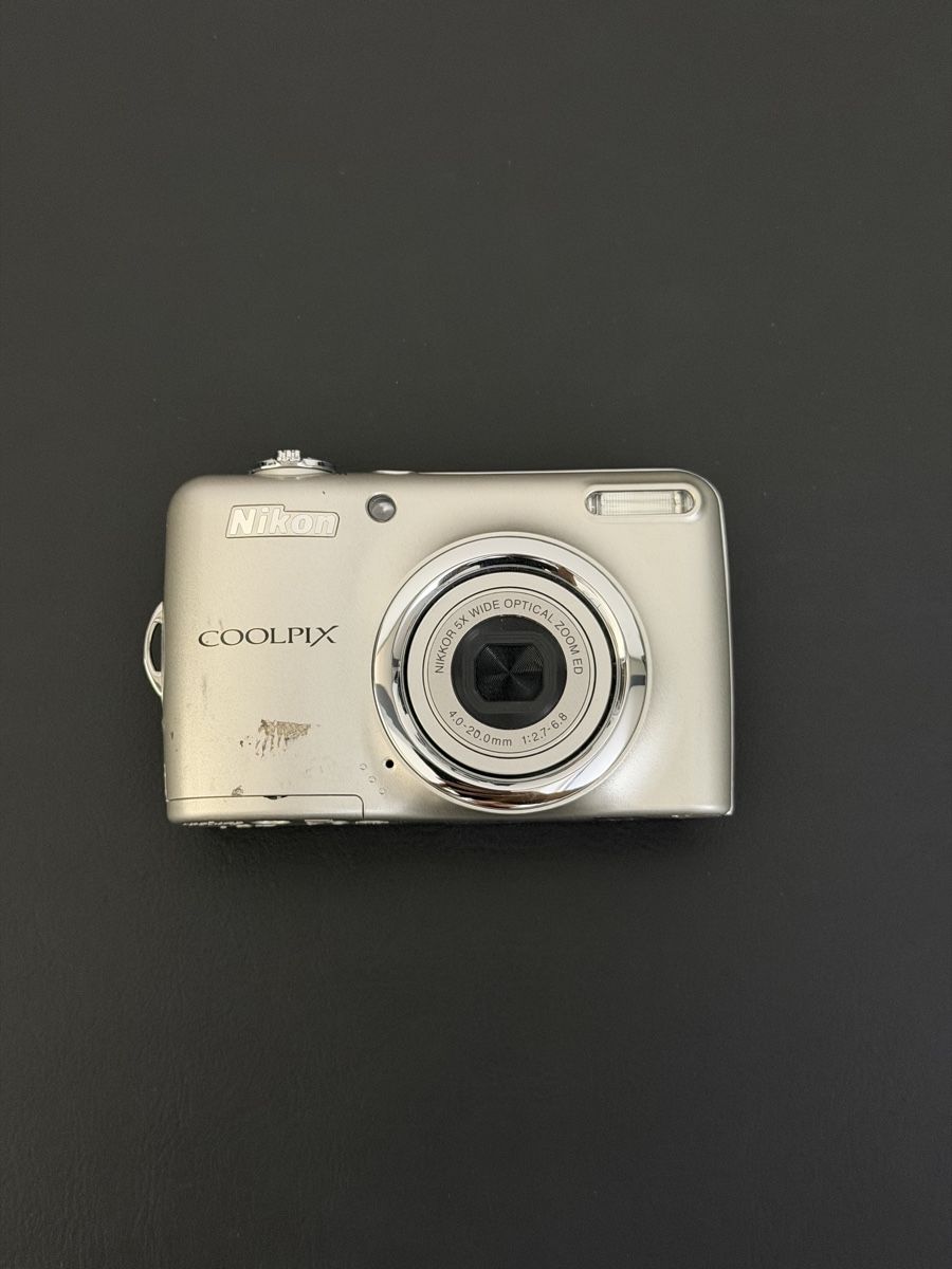 Nikon Fotocamera: Digitalkamera Nikon Coolpix L23 silber – Usato da Zürich venduto da Daveischda