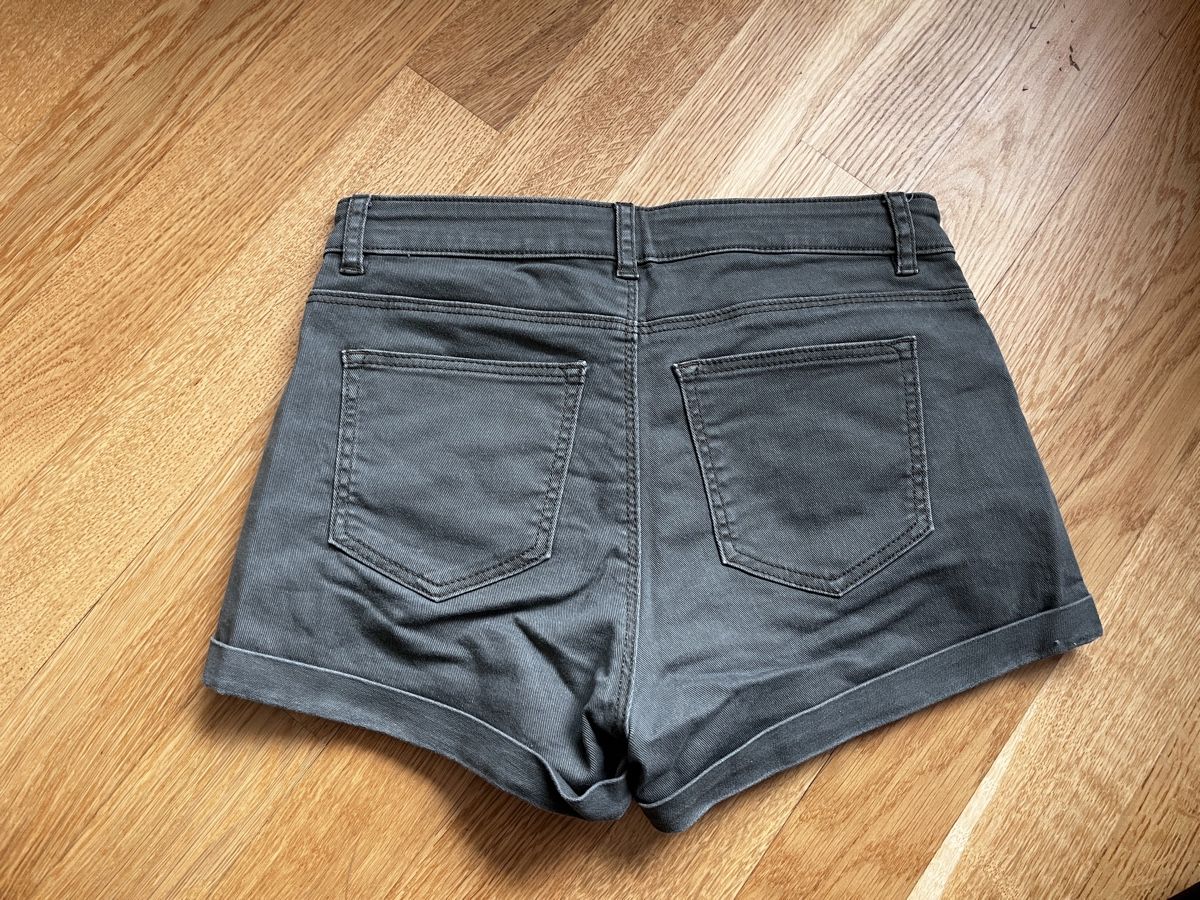 H&M Pantalons: Shorts Grün - gr. 32 – D'occasion à Zürich par a.b.2025 1