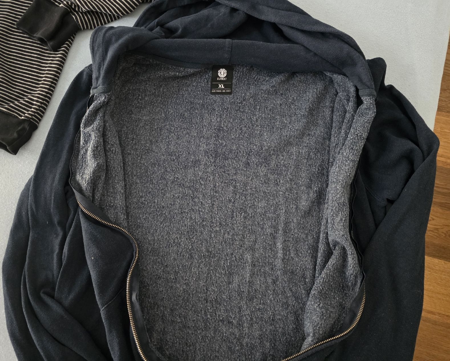 Kleiderpakete: Herren Kapuzenjacke Element und Pullover Grösse XL – Gebraucht aus Zell LU von claro62 4