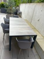 Garten-Esstisch mit grauen Stühlen / Outdoor Tischset