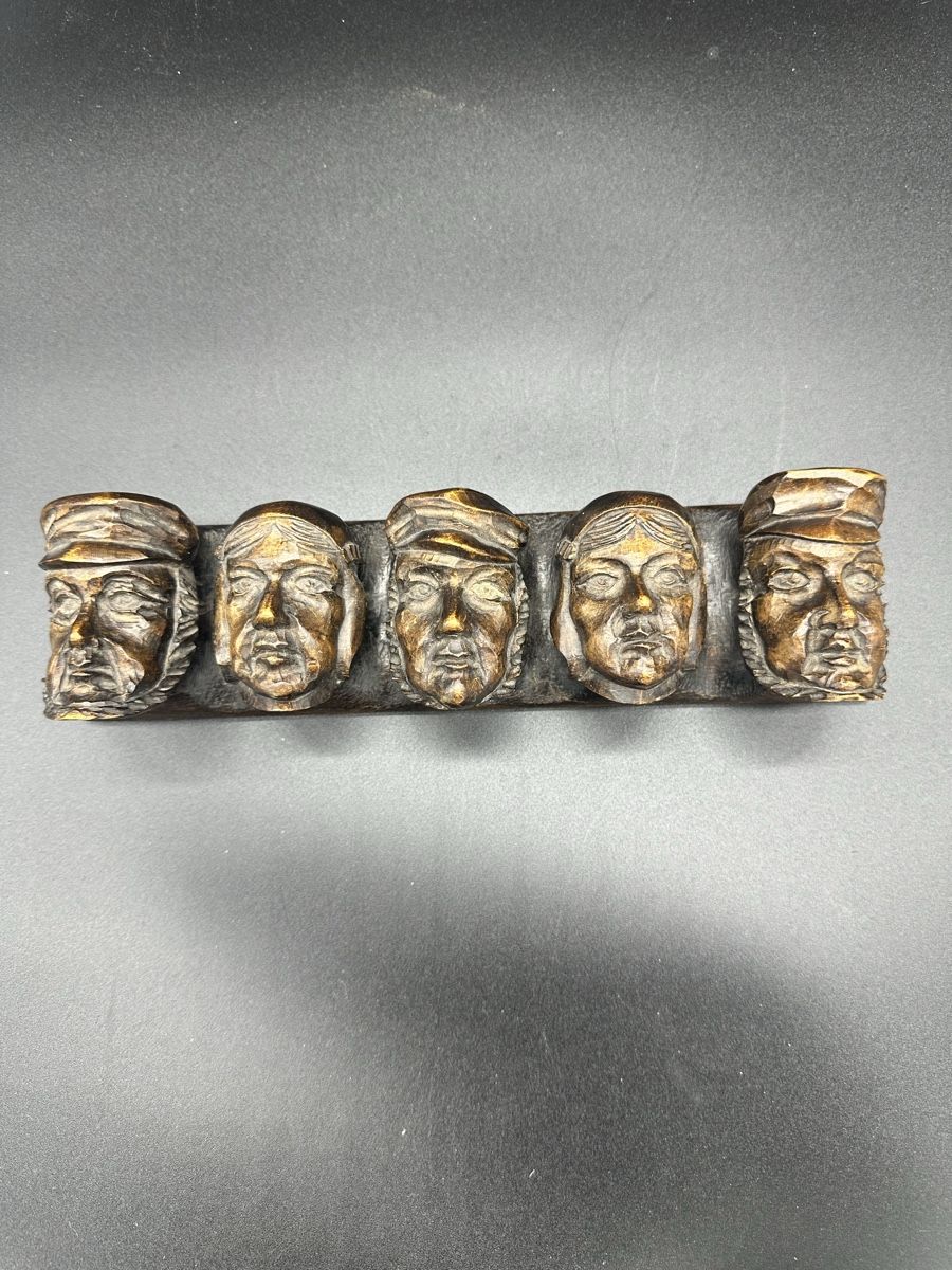 Pipe & Accessori: Vintage Carved Wood Pipe Rack – Usato da Villmergen venduto da JacRon