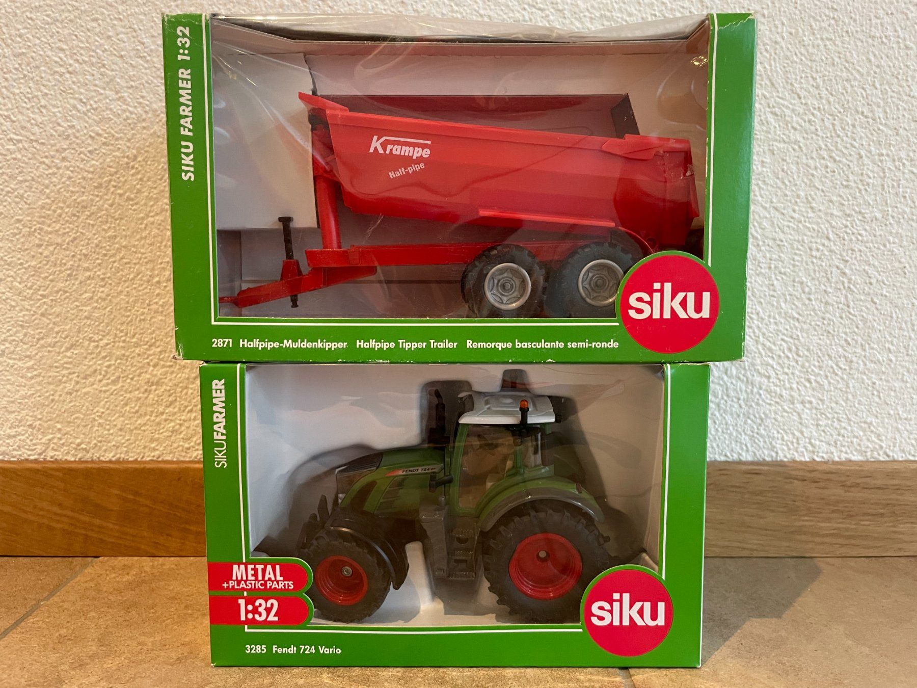 Fendt Trattori: SIKU Fendt 724 mit Krampe – Nuovo e nell'imballaggio originale da Kreuzlingen venduto da Stefan1150 5