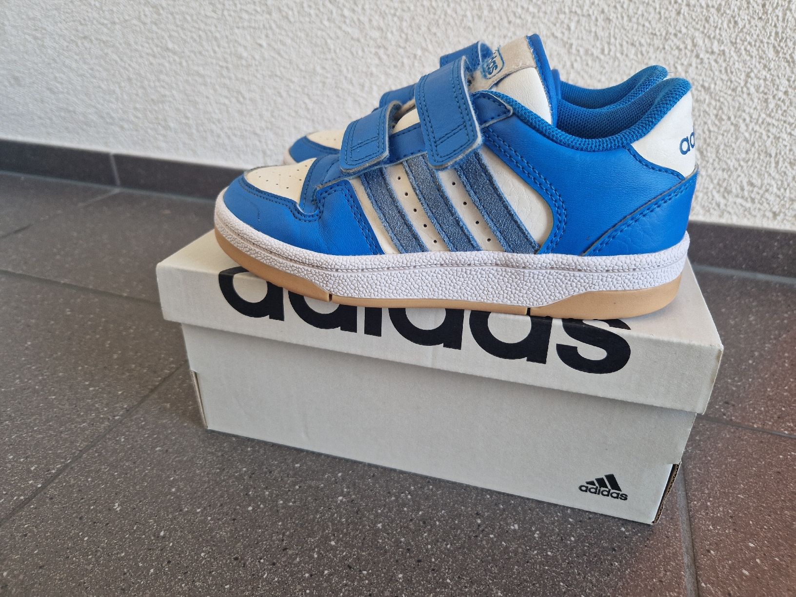 Adidas Scarpe per ragazzi: Adidas Sneaker Grösse 30 – Usato da Zürich venduto da nicinat