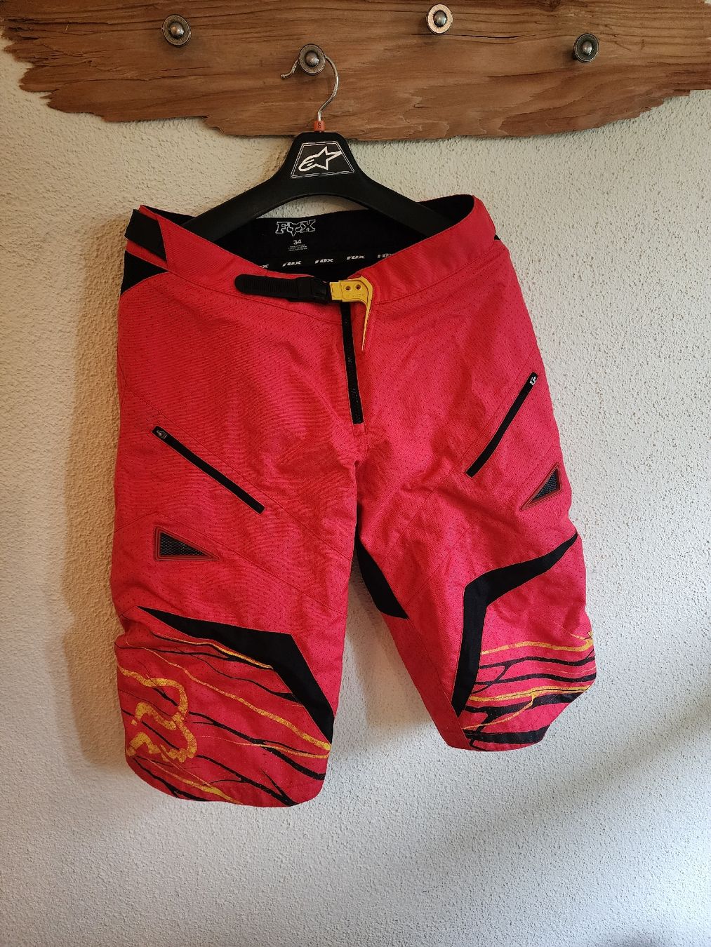 Fox Pantaloni: Downhill Hose Rot Grösse 34 der Marke FOX – Usato da Berneck venduto da erato6