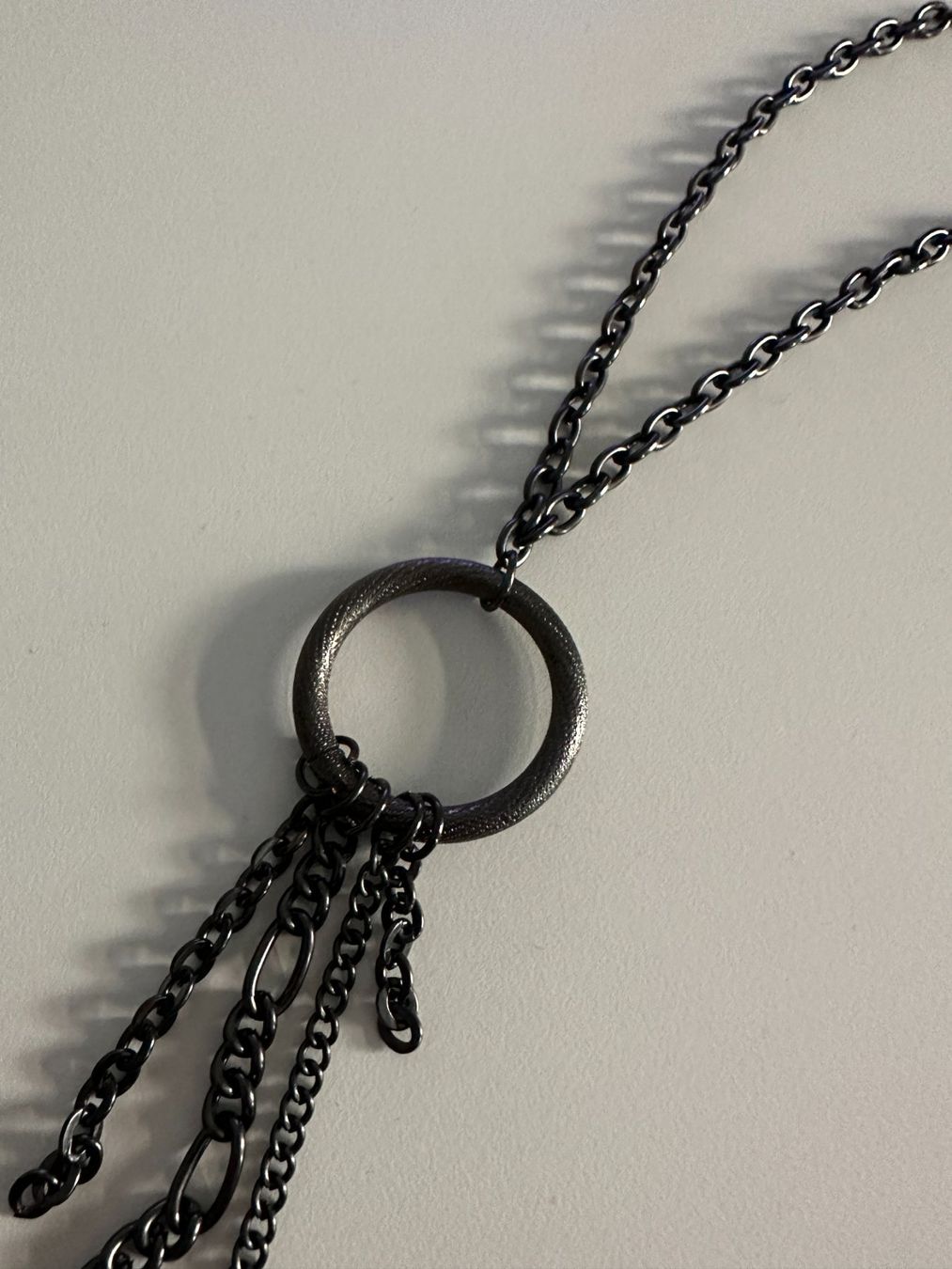 Catenine: Kette schwarz mit Ring-Anhänger – Usato da Zürich venduto da Diazaio 1