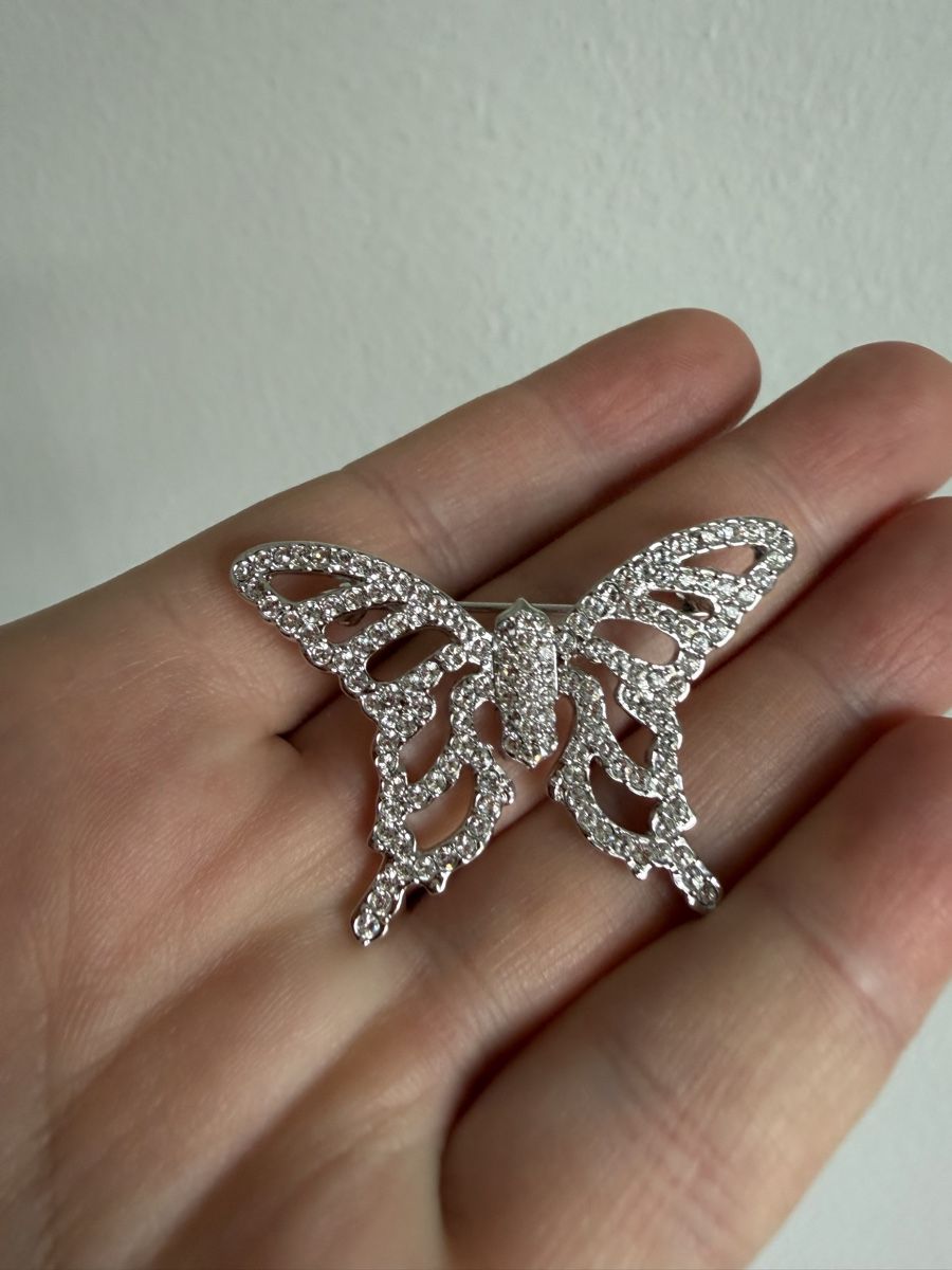 Swarovski Spille & Fermagli: Broche papillon Swarovski ornée de strass – Usato da Cressier FR venduto da Kvito4ka 2
