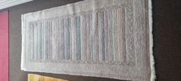 KLEINER KLASSISCHER TEPPICH – ZEITLOSES DESIGN