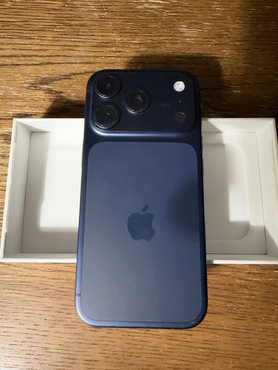 Apple Telefoni cellulari / Smartphones: Iphone 17 Pro Deep Blue 256GB Model A3523 – Nuovo (secondo la descrizione) da Baar venduto da eis_6s8g