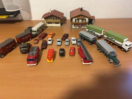 Konvolut Modellautos und Häuser, Matchbox, Wiking etc.