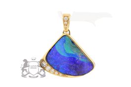 Anhänger mit grossem Boulder Opal in 18K Gelbgold *S2099