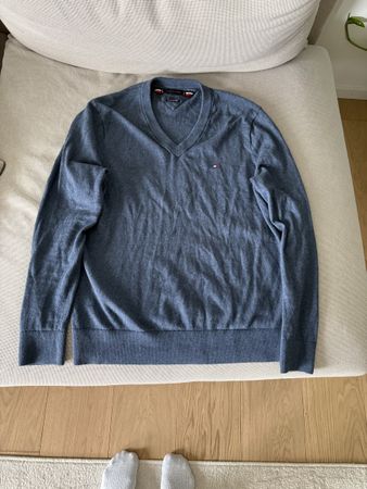 Tommy Hilfiger Sweater V-Neck Blue Size L, Perfect for Autum