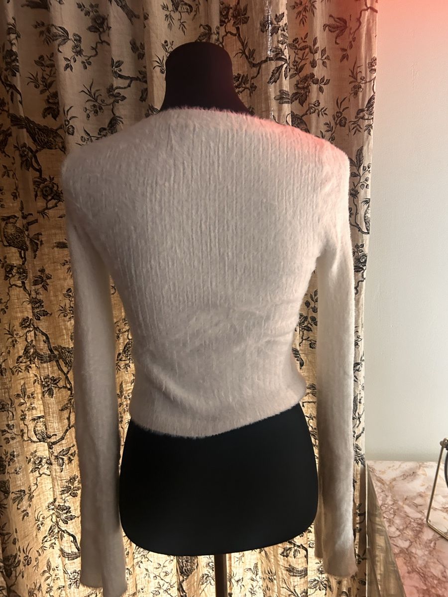 Pullover & Sweatshirts: WEISSER FELL PULI/SWEATER/TOP – Neu (gemäss Beschreibung) aus Luzern von Suneha 2