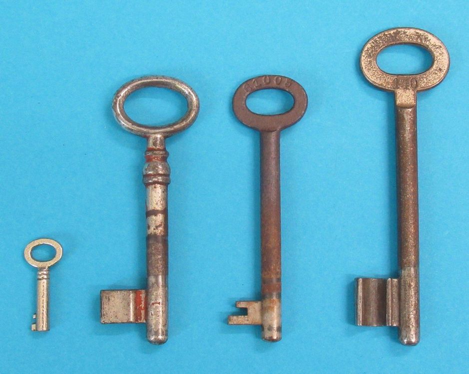 Schlüssel 4 Stück alt bis antik