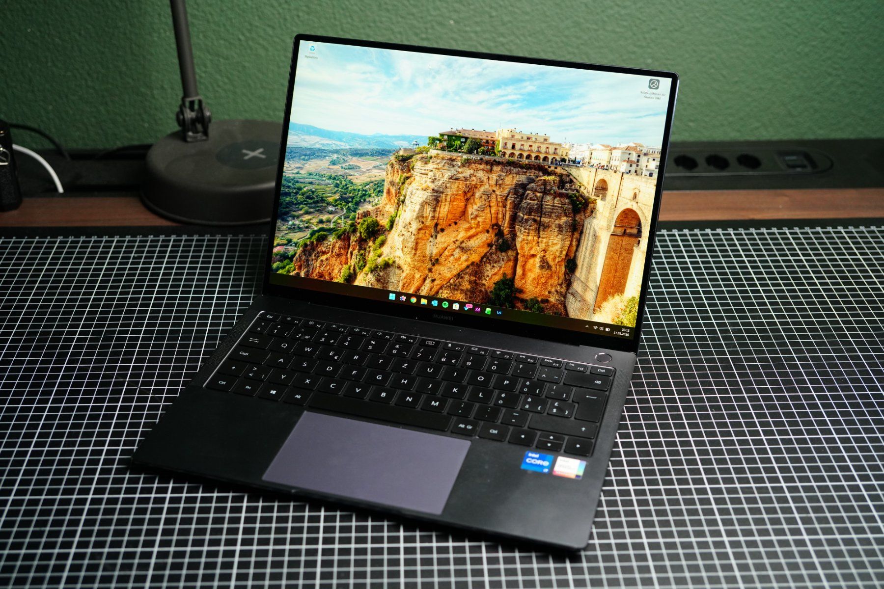 Huawei Notebooks: Huawei MateBook mit Touchscreen – Gebraucht aus Oberägeri von timm.jpeg