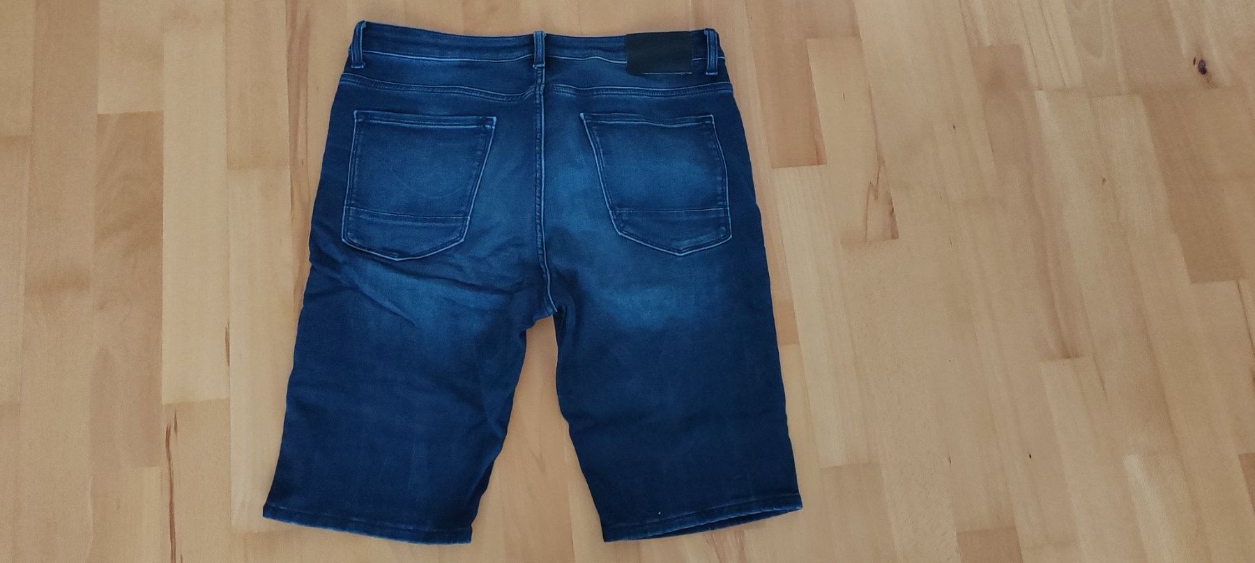 Jeans: Kurze Jeans Denim – Usato da Feusisberg venduto da Sindbad3 1