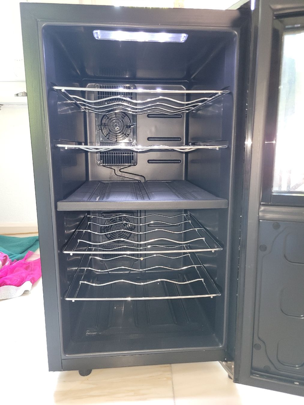 Kühlschrank: Weinkühlschrank mit zwei Zonen – Gebraucht aus Schwerzenbach von mat_hw9g 5
