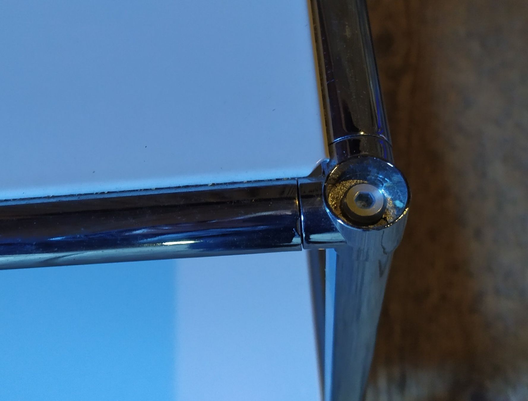Tische: Design Rolltisch weiss – Gebraucht aus Chezard St-Martin von Loucail 4