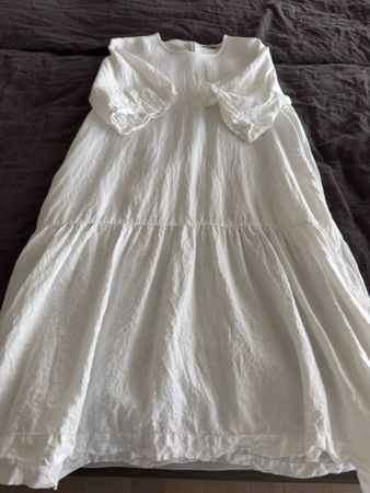 Weisses Leinenkleid