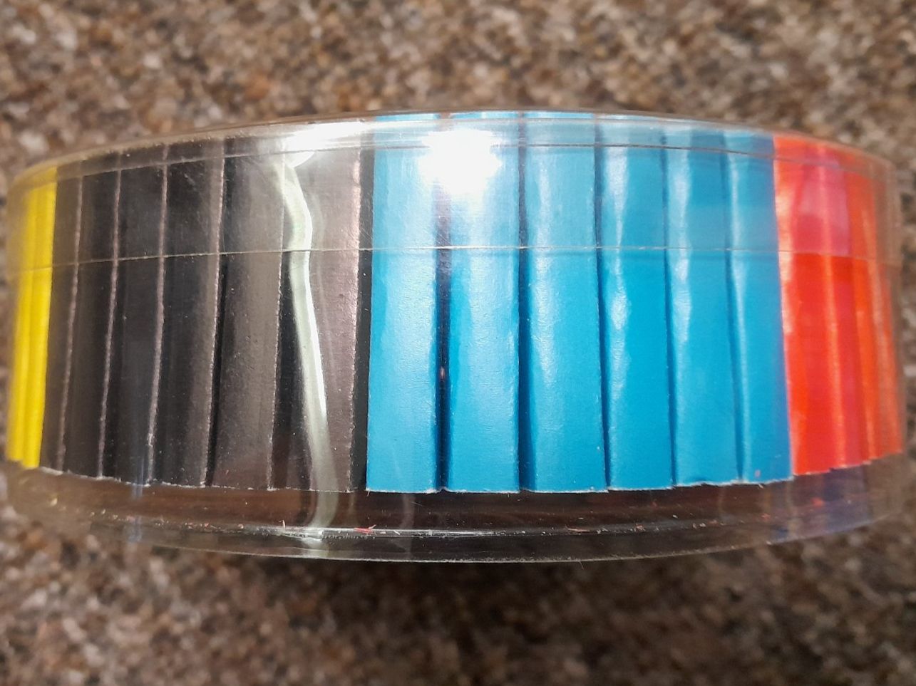 Accendini: ZÜNDHOLZ-BRIEFCHEN IN EINER RUNDEN KUNSTSTOFF-VERPACKUNG – Nuovo (secondo la descrizione) da Gelterkinden venduto da Tri-Tra-Trallala 3