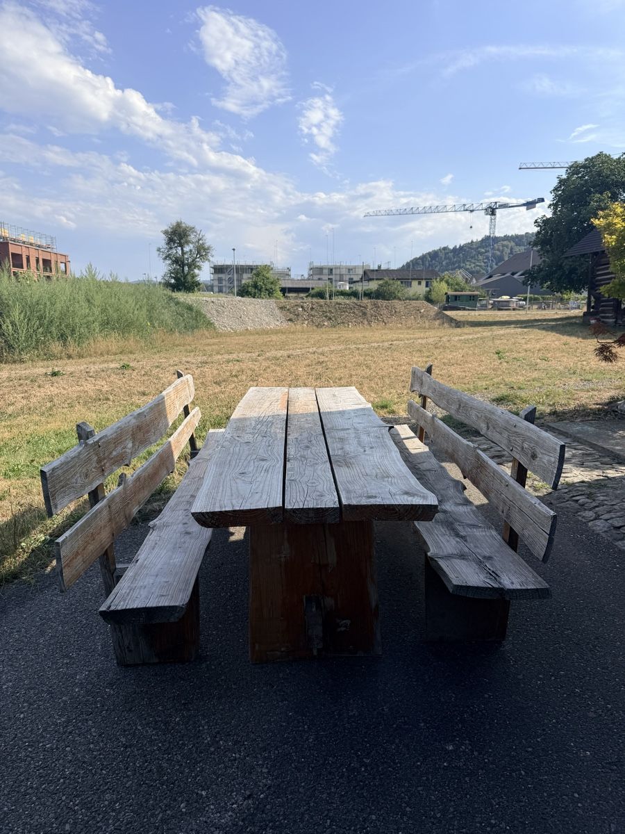 Tische: Holzbank -Tisch Garnitur – Gebraucht aus Schafisheim von Flawiia