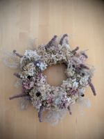 Dekokranz mit Trockenblumen