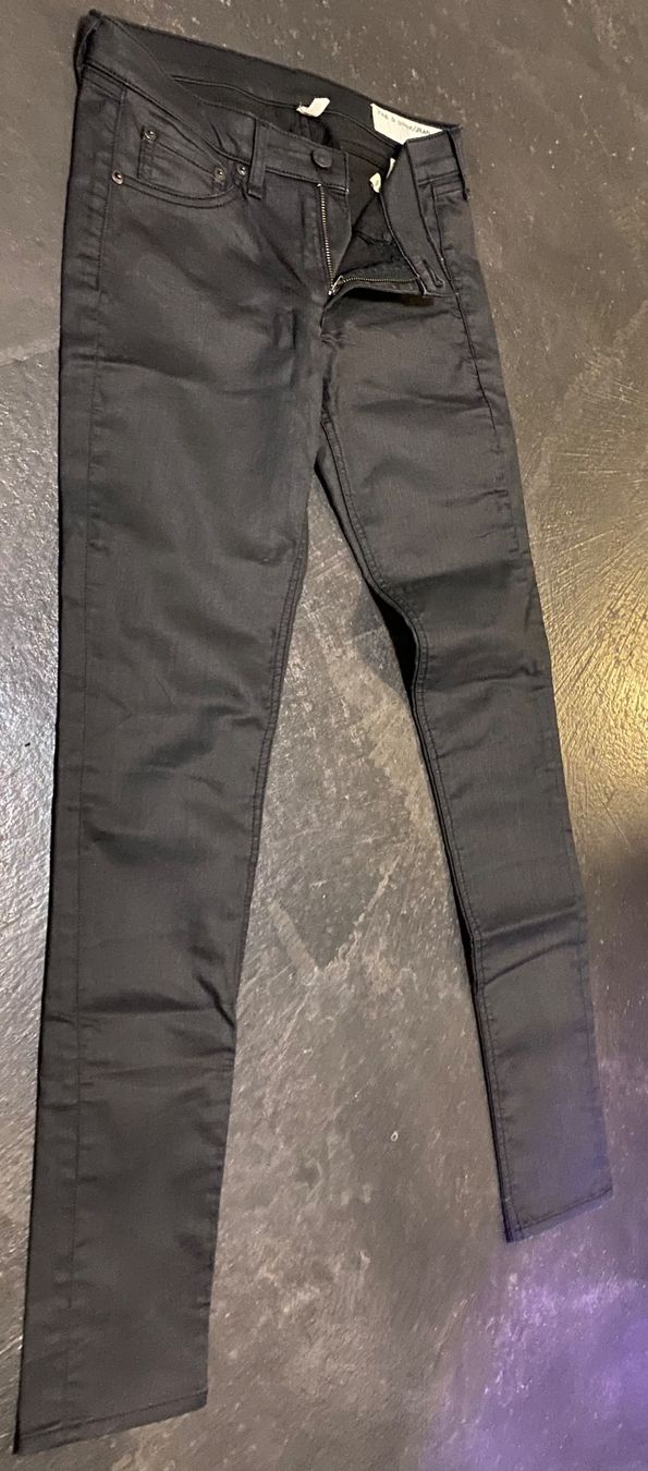 Pantaloni: Rag and Bone Röhrli Jeans schwarz 27 – Usato da Chur venduto da simhofstr 5