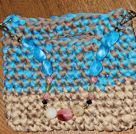 Handgemachte Tasche mit Perlenkette blau braun neu