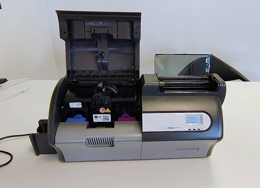 Zebra Drucker: Zebra ZXP Series 7 Kartendrucker – Gebraucht aus Bülach von Surbetone