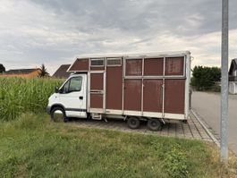 Pferdetransporter
