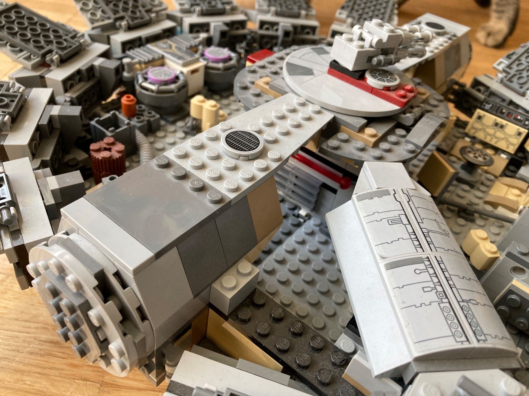 Lego Spielzeuge: LEGO STAR WARS Set 75105 Millennium Falcon – Gebraucht aus Nürensdorf von salut 5