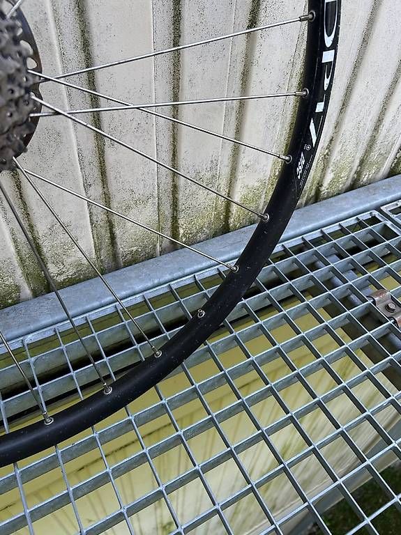 Shimano Pezzi di ricambio: Hinterrad 26" MTB + 9-fach Kassette + Bremsscheibe – Usato da Zürich venduto da mozii 4