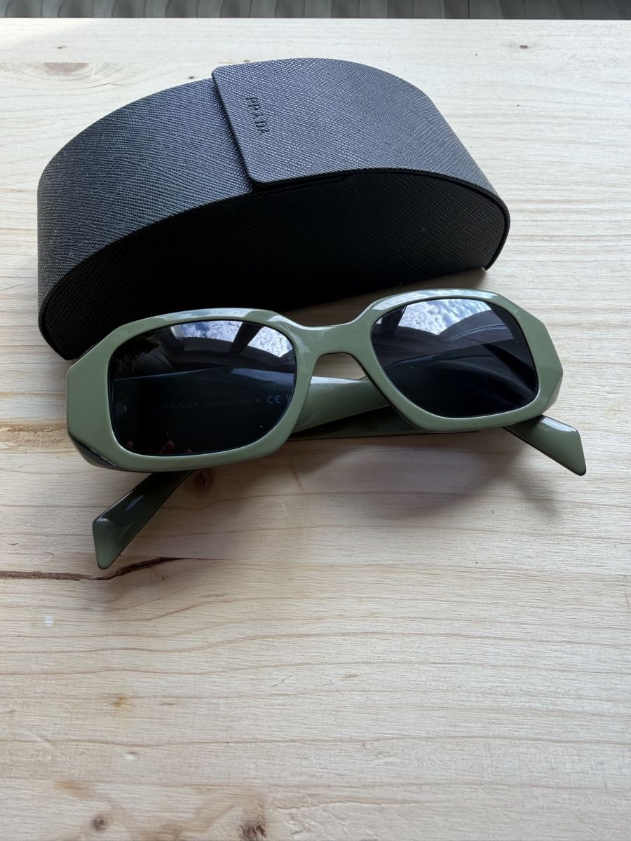 Prada Occhiali & Lenti: Neue Prada Sonnenbrille – Nuovo (secondo la descrizione) da Horgen venduto da thekooks95