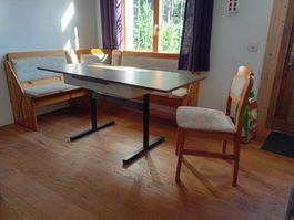 Gemütliche Eckbankgruppe mit ausziehbarem Tisch & Stauraum