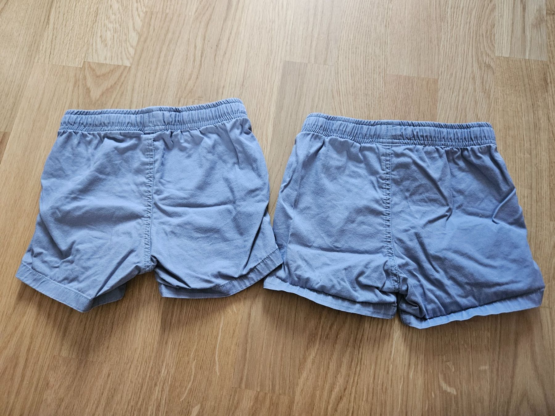 H&M Pantaloni: 2x Shorts von H&M, hellblau, Gr. 86 – Usato da Bern venduto da Oloui 2
