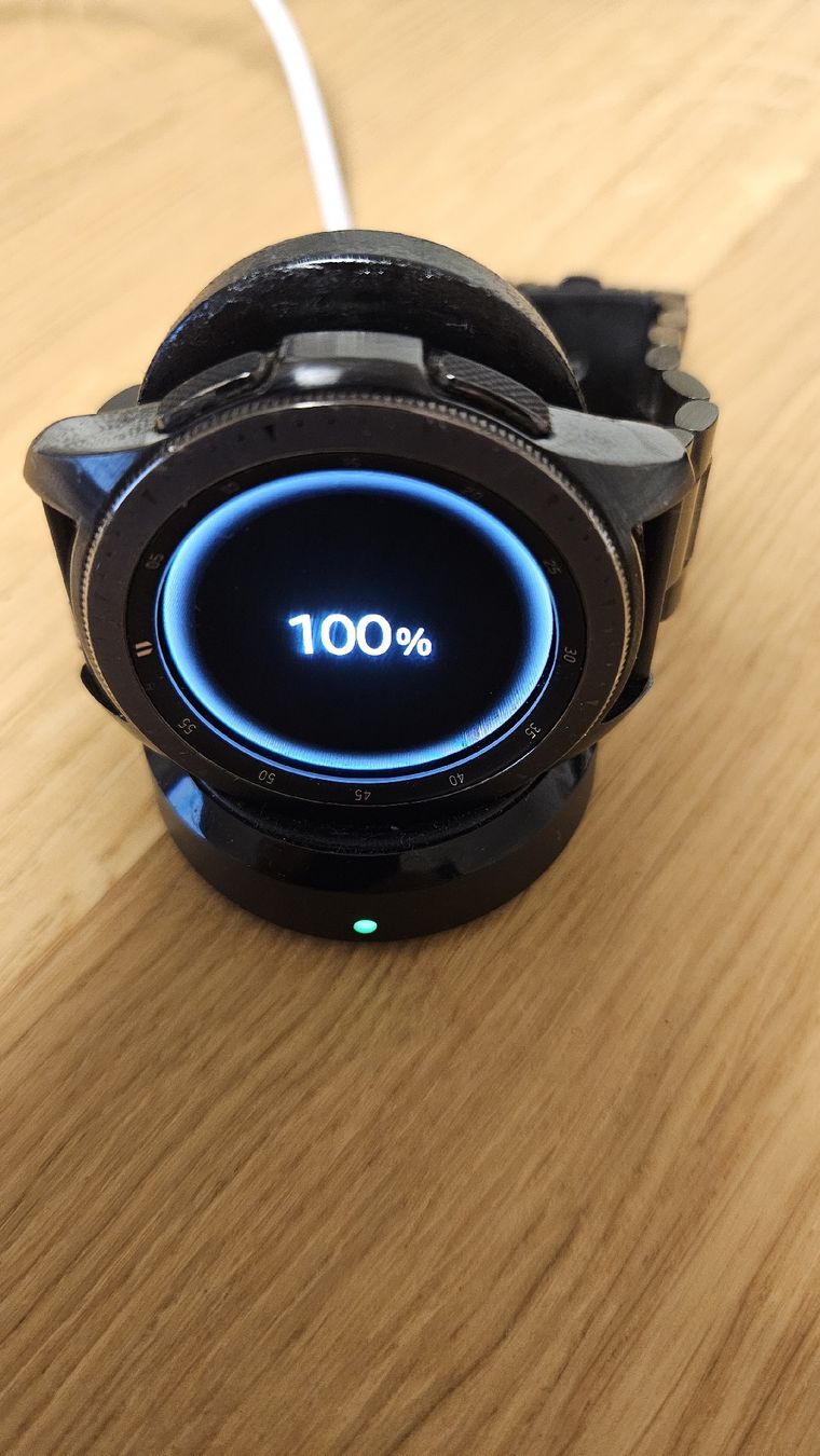 Samsung Smartwatch: Samsung Galaxy Watch 42mm Bluetooth  – D'occasion à Frenkendorf par Julesrules84 1