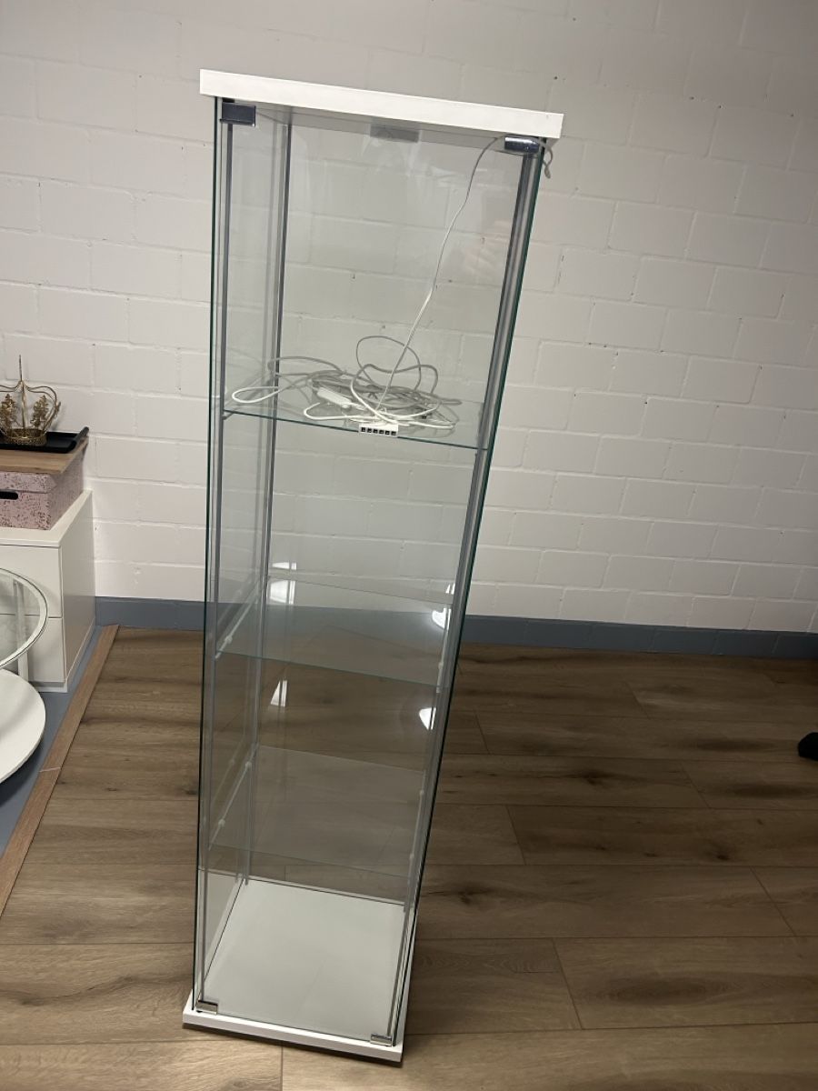 Ikea Vetrine: Vitrinen Schrank Glas mit Beleuchtung – Usato da Rümligen venduto da simonsiegl 1